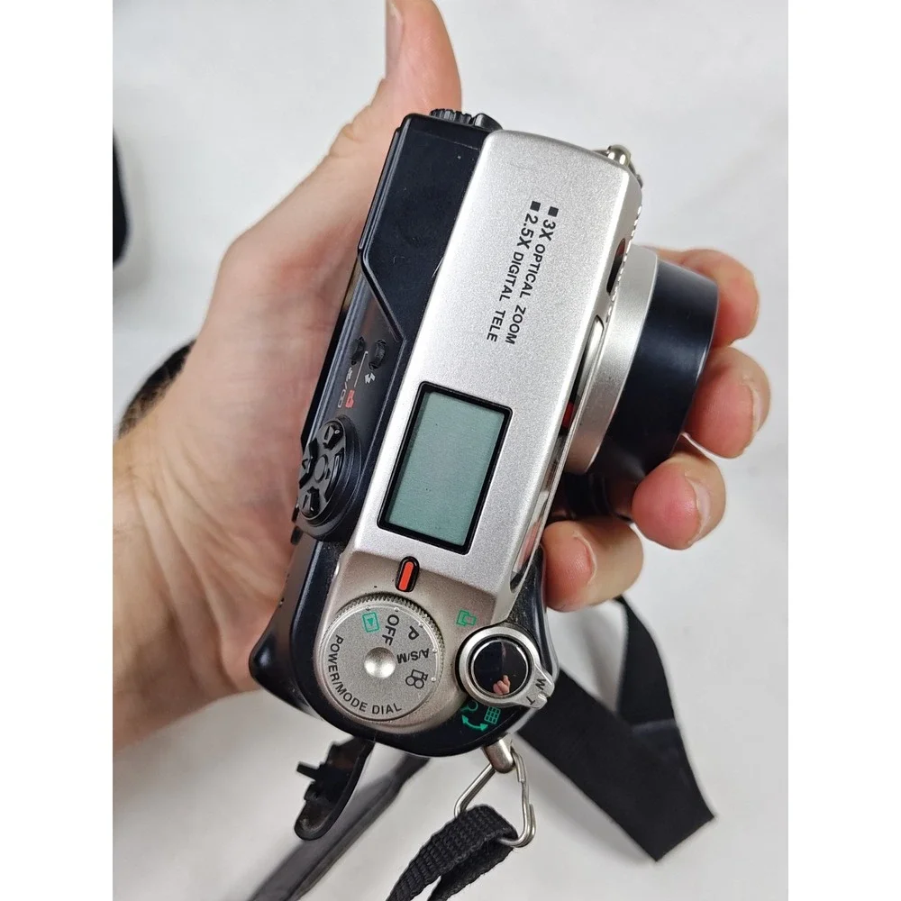 Olympus Camedia C-2020 Z Digital Camera 2.1MP Vintage Y2K Digicam & Bag & Memory